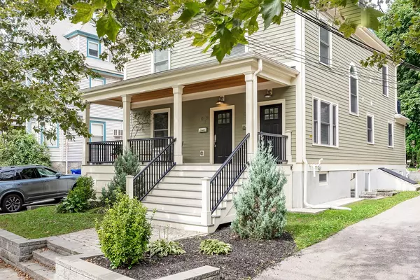 Brookline, MA 02446,9 Bartlett Crescent #1