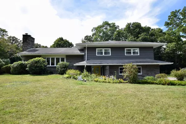 73 Tremont St, Rehoboth, MA 02769