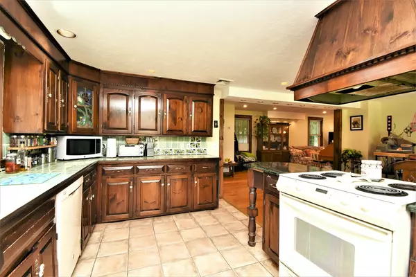 Avon, MA 02322,205 E Spring St
