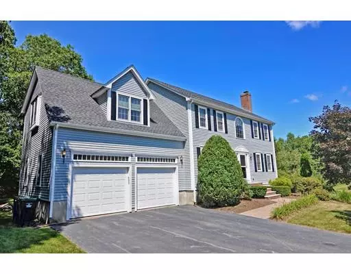 2 Pickering Circle, Foxboro, MA 02035