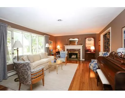 Wellesley, MA 02482,42 Ivy Road