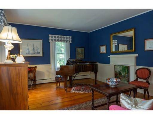 Sandwich, MA 02563,3 School St