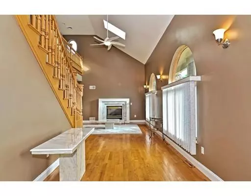 Somerset, MA 02726,204 Yankee Peddler Dr