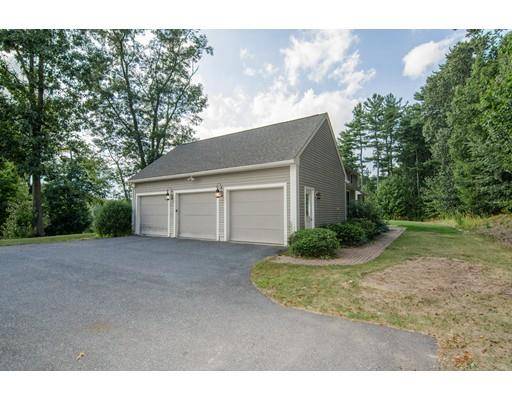 Sterling, MA 01564,3 Village Ln