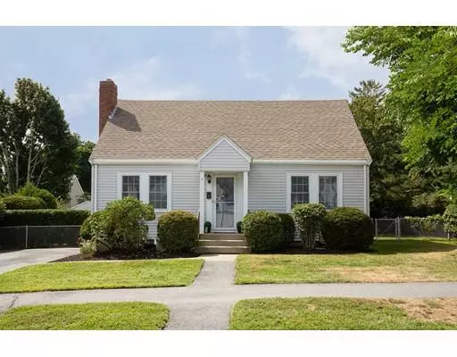 7 Sherwood Rd, Stoneham, MA 02180