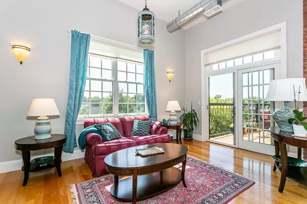 58 N Main St #403, Natick, MA 01760