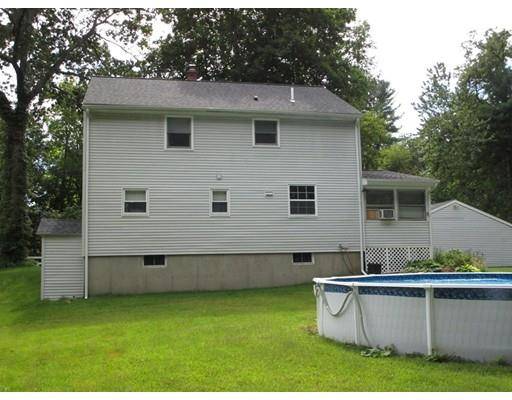 Hudson, NH 03051,12 Linda St