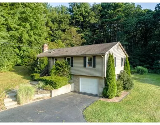 96 Plain St, Easthampton, MA 01027