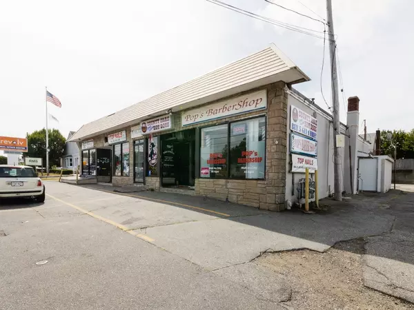 933 County Street, Somerset, MA 02726