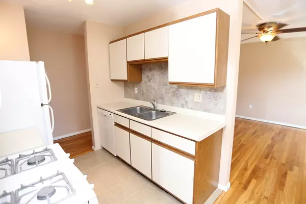 Agawam, MA 01001,50 Regency Park Dr #50