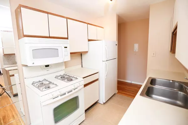 Agawam, MA 01001,50 Regency Park Dr #50