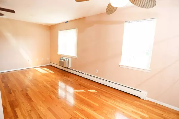 Agawam, MA 01001,50 Regency Park Dr #50