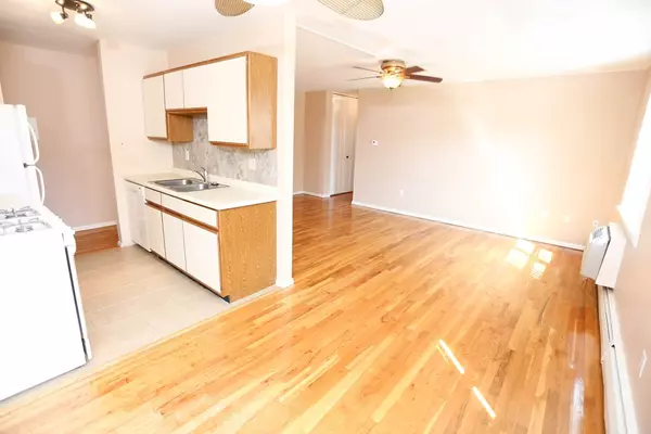 50 Regency Park Dr #50, Agawam, MA 01001