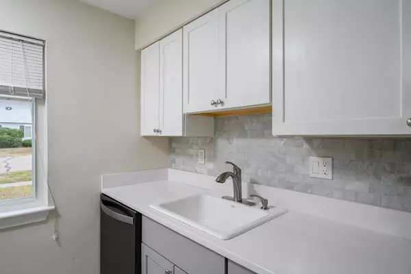 Hingham, MA 02043,8 Beals Cove Rd #F