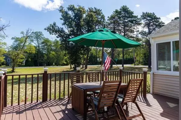 Eastham, MA 02642,910 Kingsbury Beach Rd