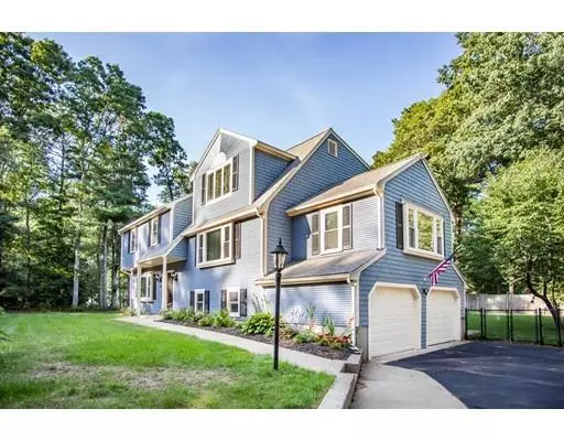 37 Bow St, Carver, MA 02330