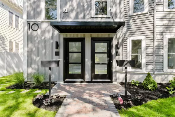 Wakefield, MA 01880,10 Wakefield Ave #B