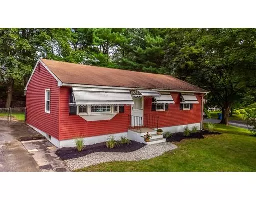 Sturbridge, MA 01566,2 Cricket Dr