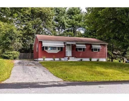 Sturbridge, MA 01566,2 Cricket Dr