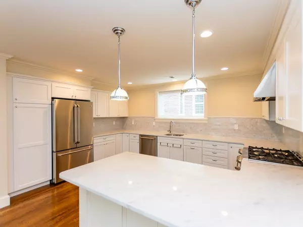 Brookline, MA 02446,90 Lawton St #2