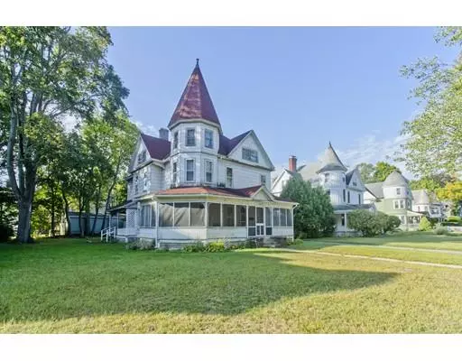 39 Fairfield Ave, Holyoke, MA 01040