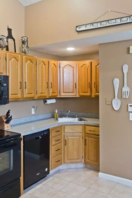 Agawam, MA 01001,178 Brookfield Ln #178