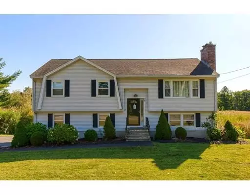 79 Hampstead St, Methuen, MA 01844