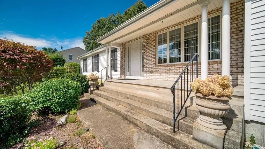 East Longmeadow, MA 01028,15 Corning St