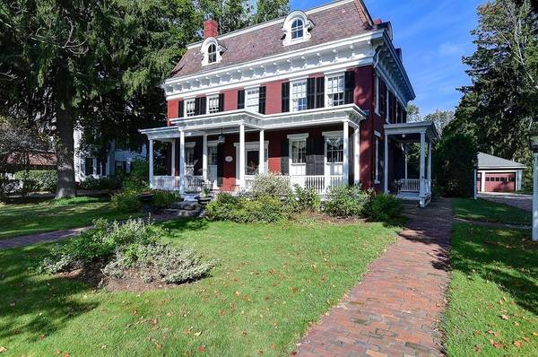 15 W Main St, West Brookfield, MA 01585