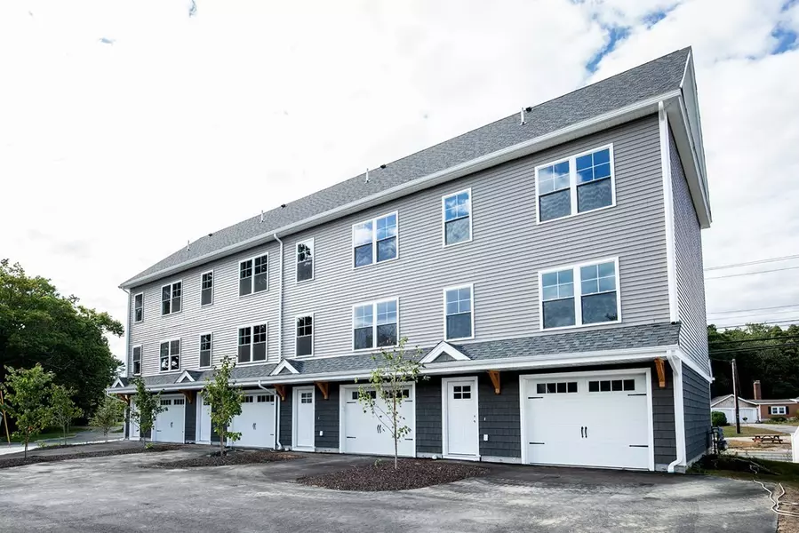 1 Washington St #4, Salisbury, MA 01952