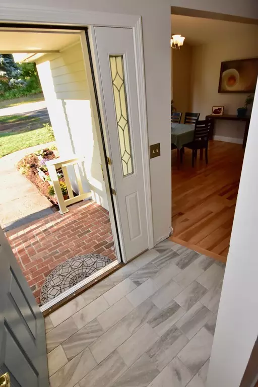 Pelham, MA 01002,105 N Valley Rd