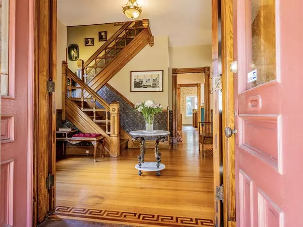 Springfield, MA 01109,83 Dartmouth Street