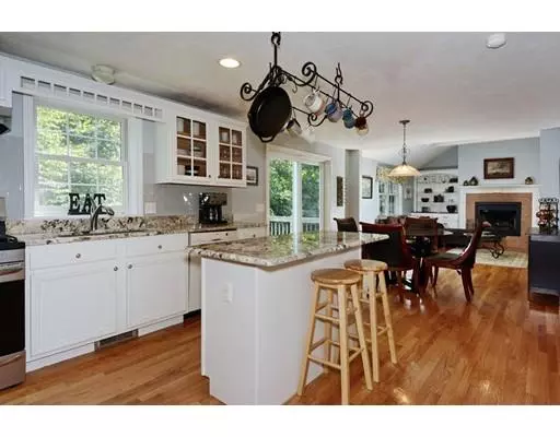 Sturbridge, MA 01518,136 Paradise Lane