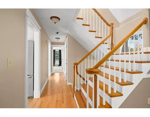 Southborough, MA 01772,35 Clifford Street