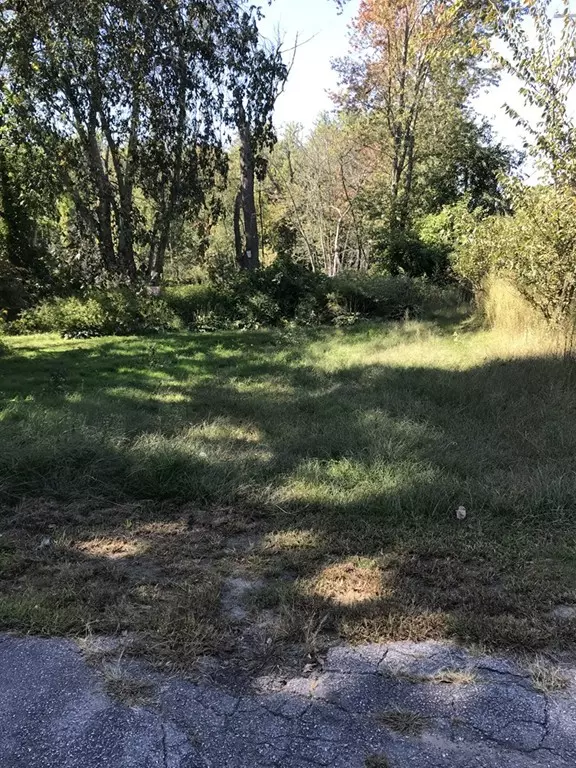 100 Pratt Ave, Lowell, MA 01851