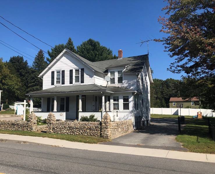 669 Rathbun St, Blackstone, MA 01504