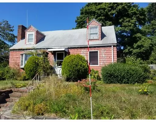2 Woodbury Ave, Saugus, MA 01906