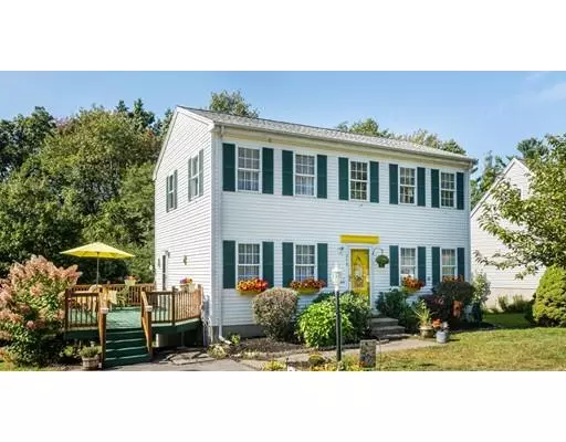 248 Acropolis Rd, Lowell, MA 01854