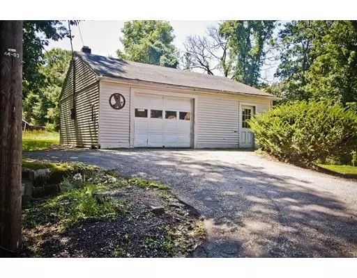 Sturbridge, MA 01566,143 Main St