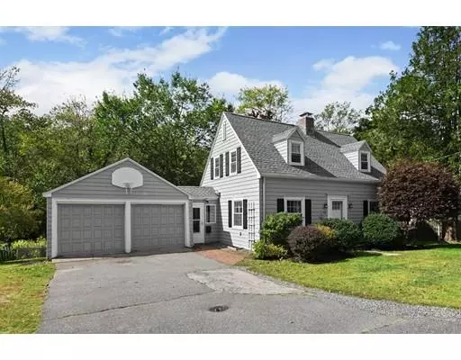 41 Canterbury Road, Lynnfield, MA 01940