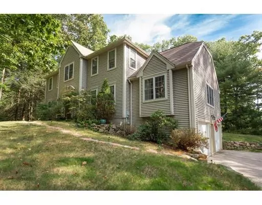 86 Cedar St, Sturbridge, MA 01566