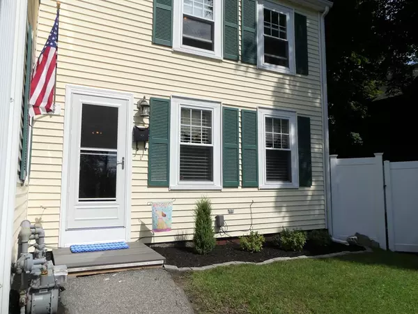 Amesbury, MA 01913,161 Elm St #B