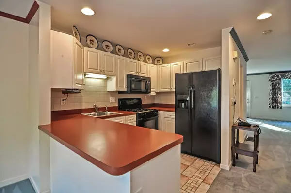 Plainville, MA 02762,18 Waltham Dr #18