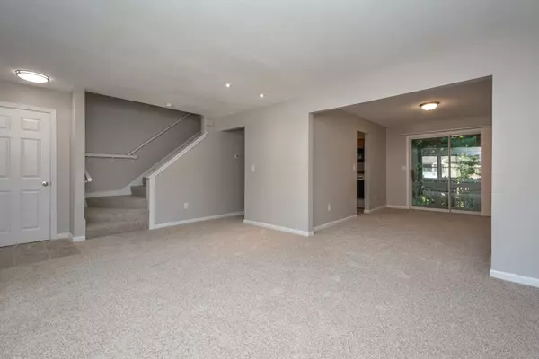Worcester, MA 01602,74 Waterford Drive #74