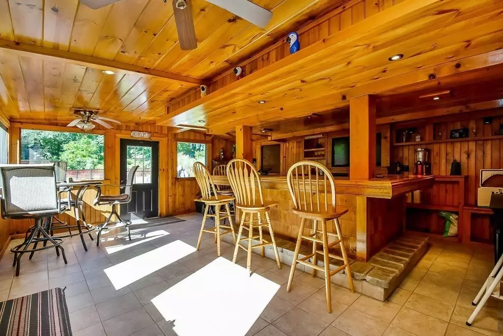 East Longmeadow, MA 01028,29 Pease Rd