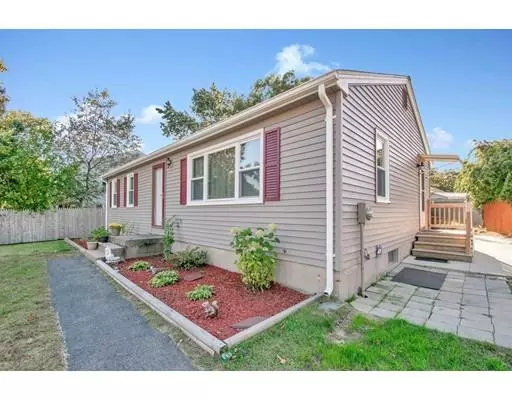 90 Leatherleaf Dr, Springfield, MA 01109