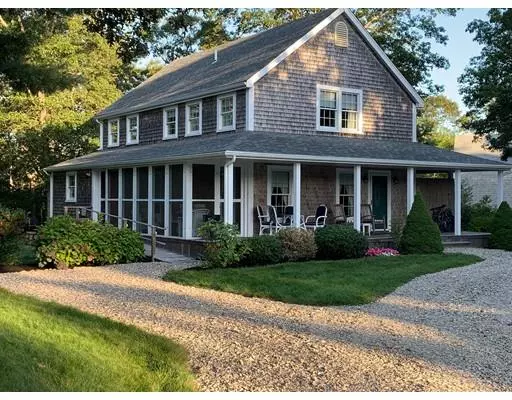 16 Clay Ave, Oak Bluffs, MA 02557