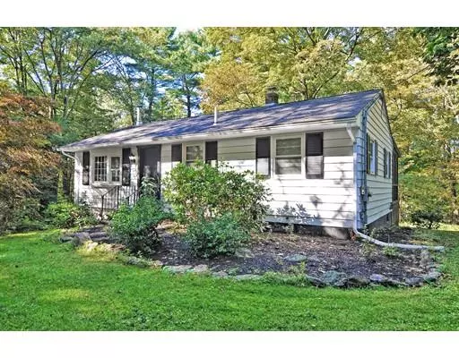 19 Clarke Rd, Sturbridge, MA 01518