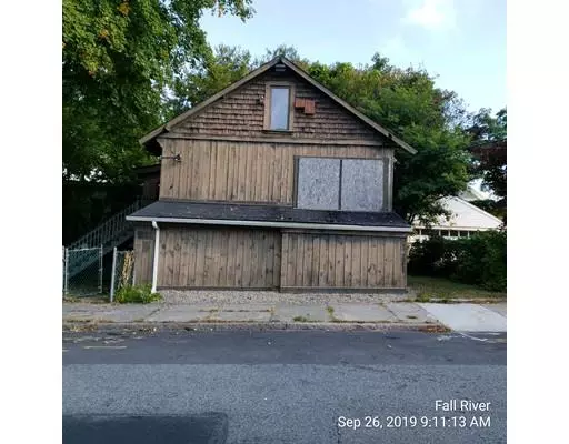 22 Sprague St, Fall River, MA 02724