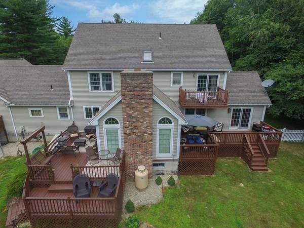 Russell, MA 01071,696 Woodland Way